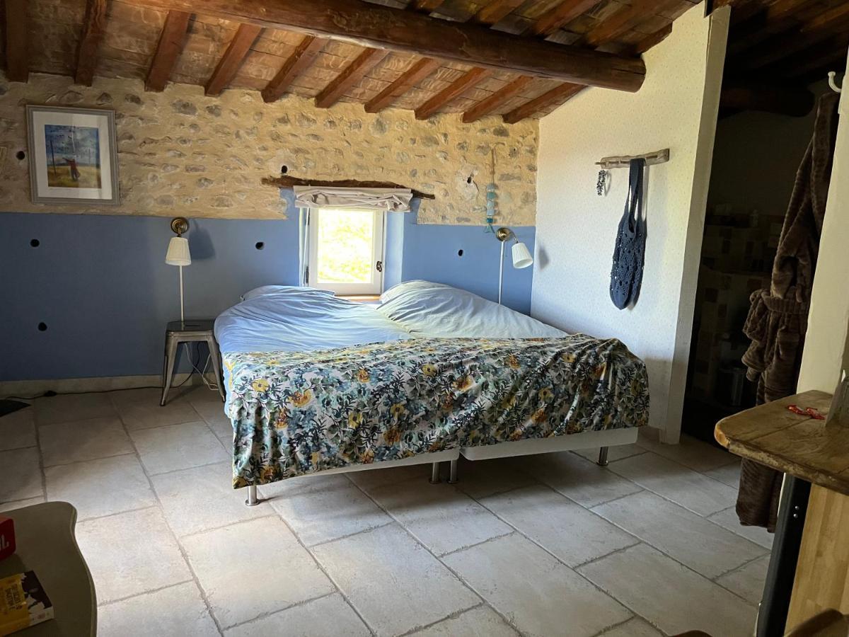 Bed and Breakfast Mas Lou Parpaioun Crestet Exterior foto